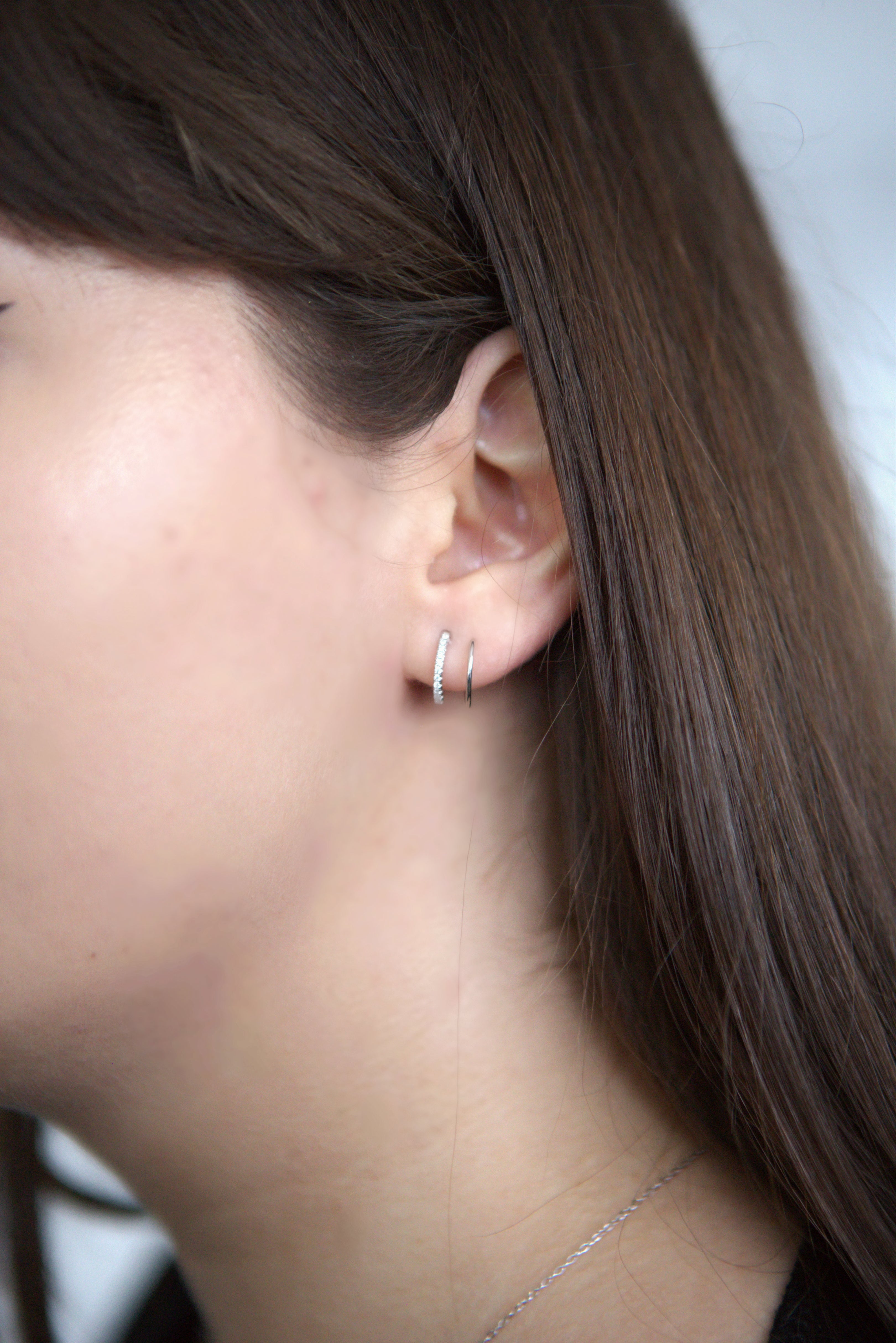 Boucle d'Oreille Double Anneaux Faux Perçing Argent et Zircon gauche