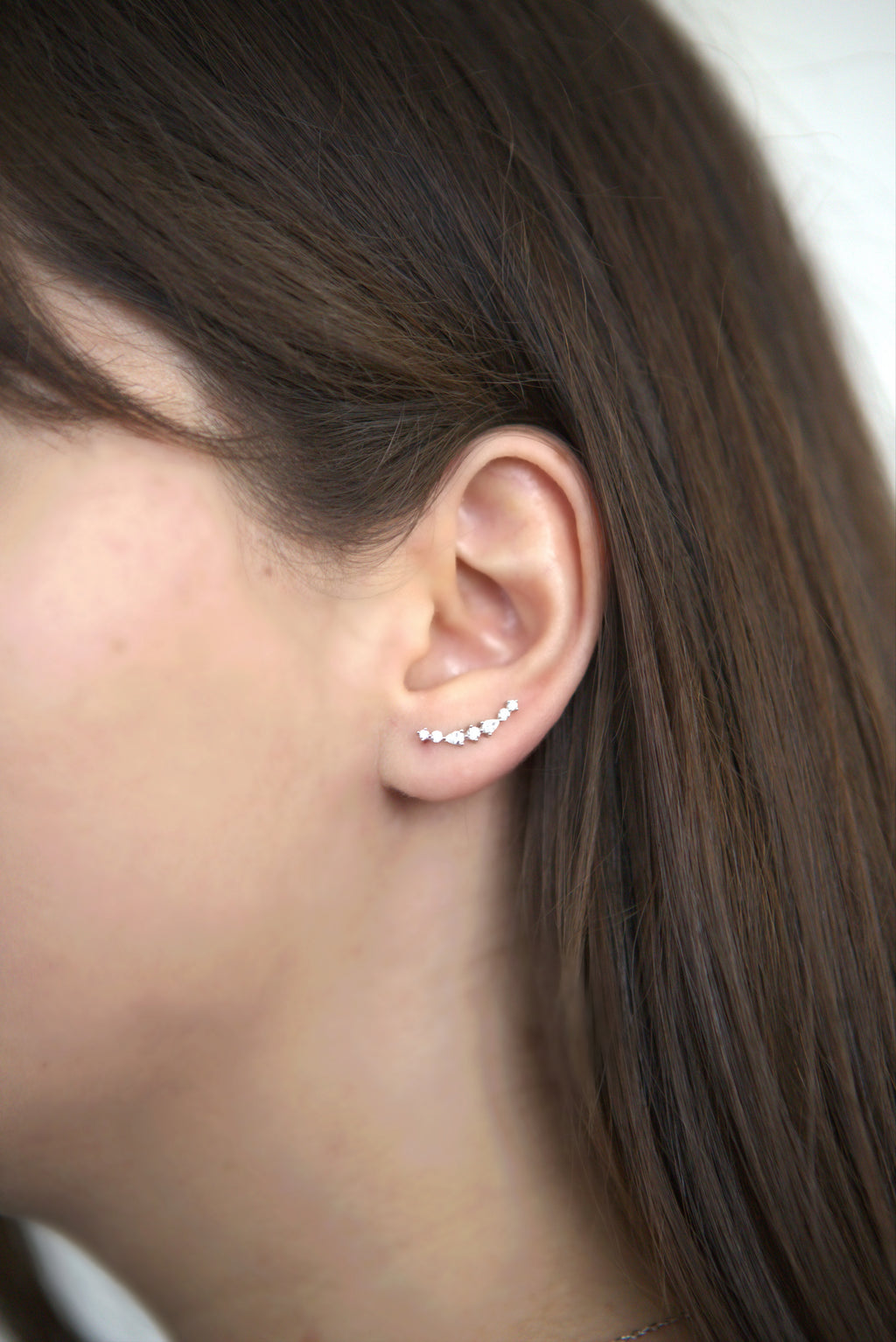 Boucle d'Oreille Halo Grimpante en Argent 925 et Zircons Droite