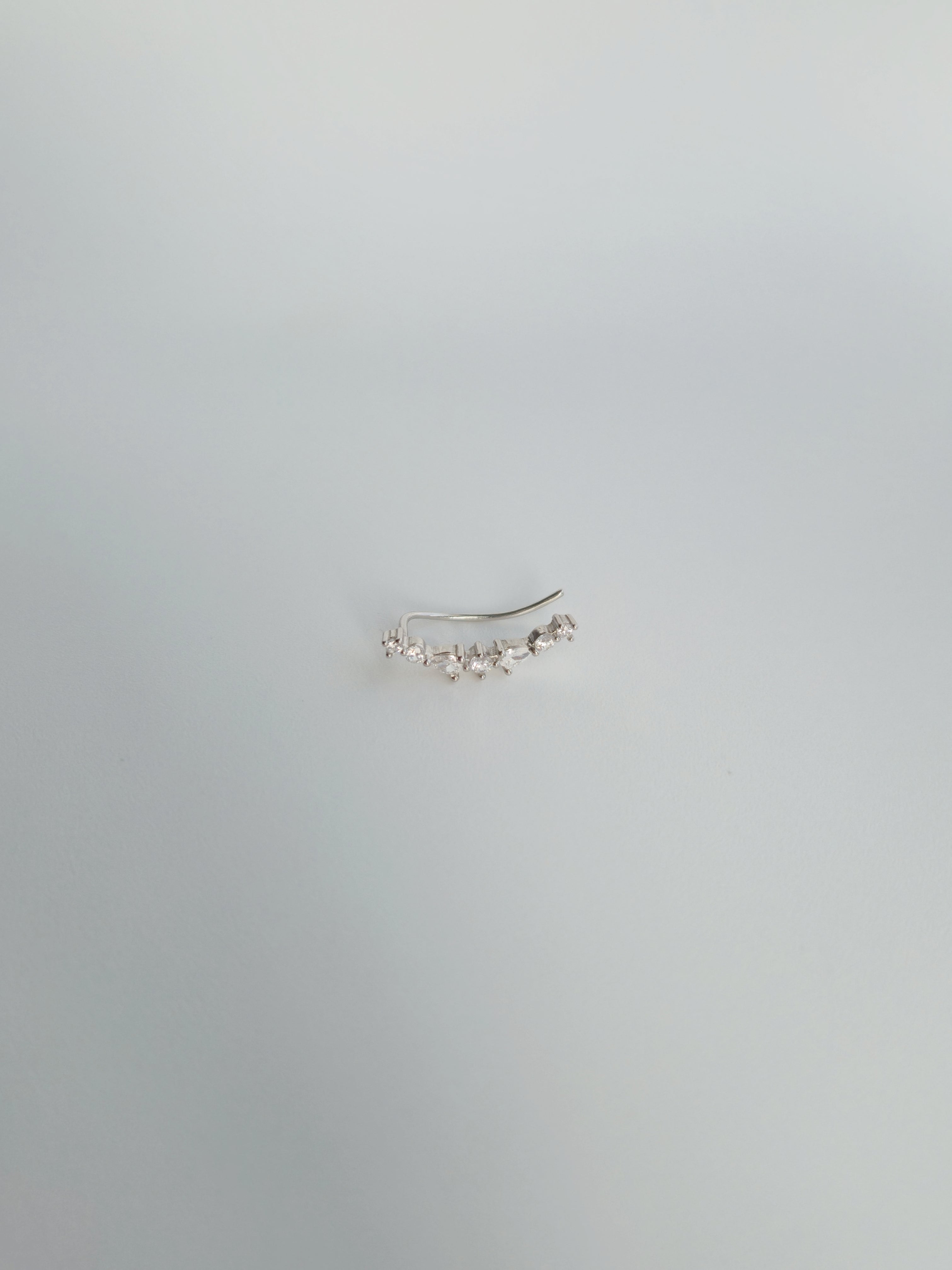 Boucle d'Oreille Halo Grimpante en Argent 925 et Zircons Droite