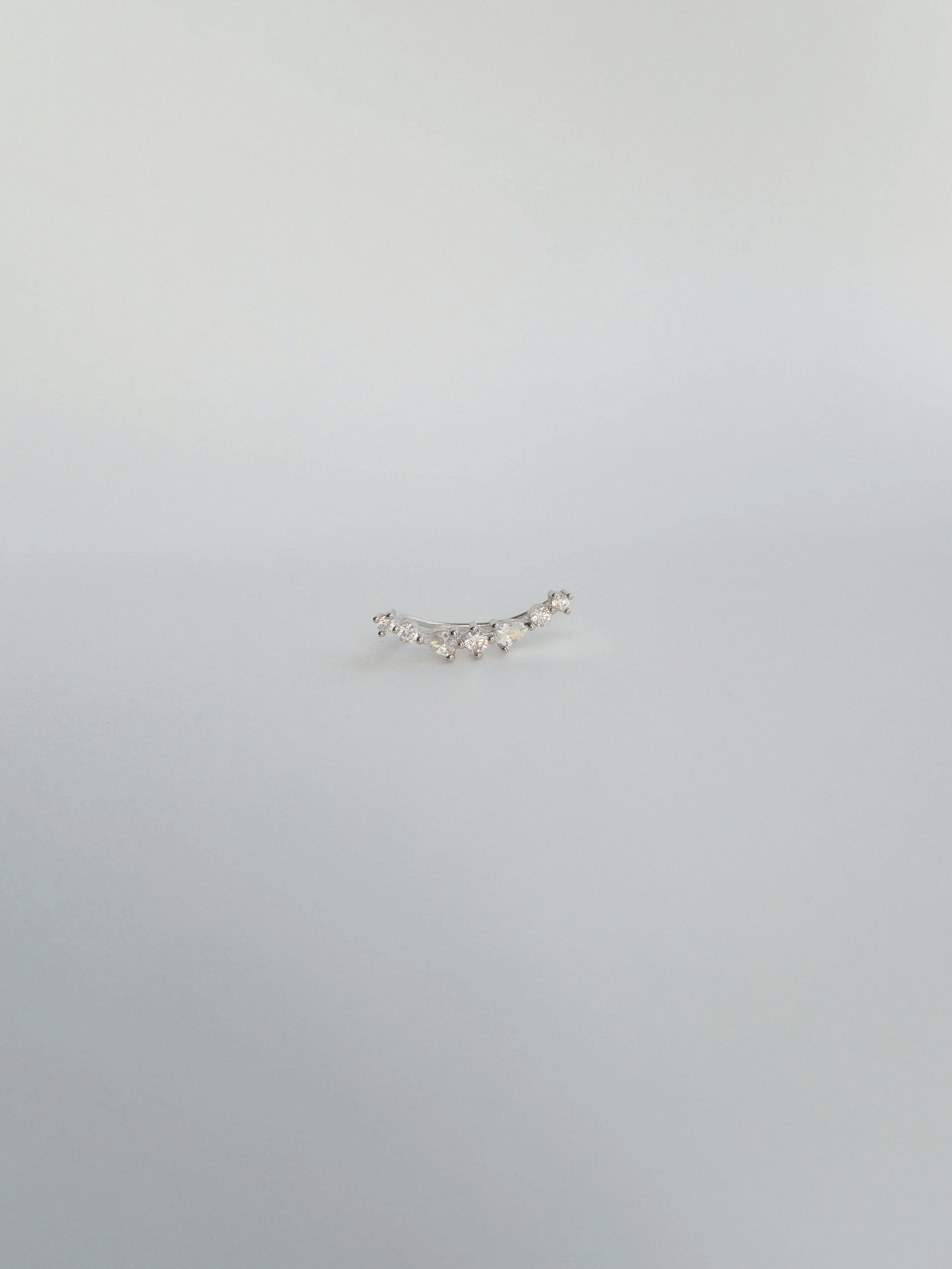 Boucle d'Oreille Halo Grimpante en Argent 925 et Zircons Droite