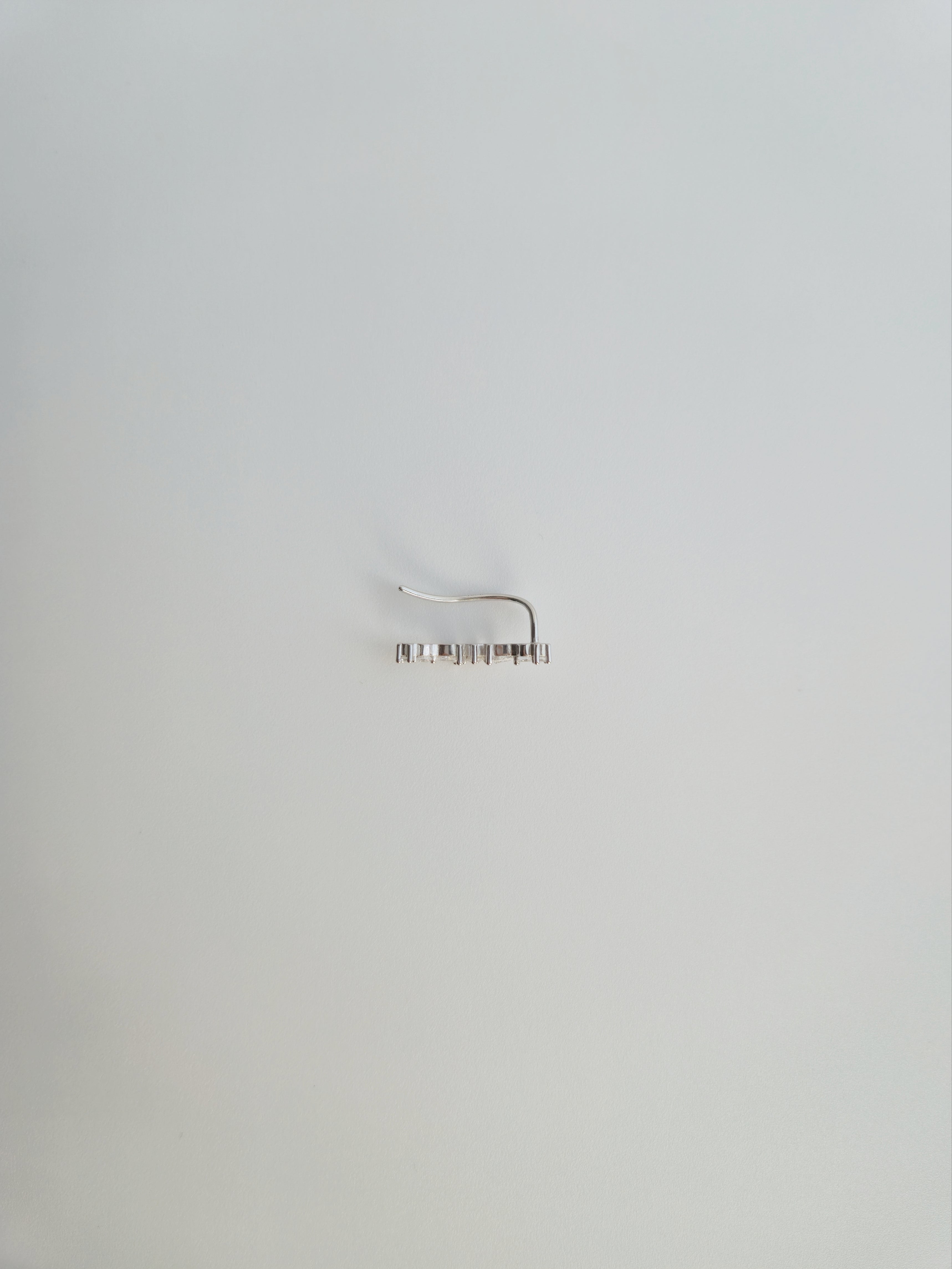 Boucle d'Oreille Halo Grimpante en Argent 925 et Zircons Gauche