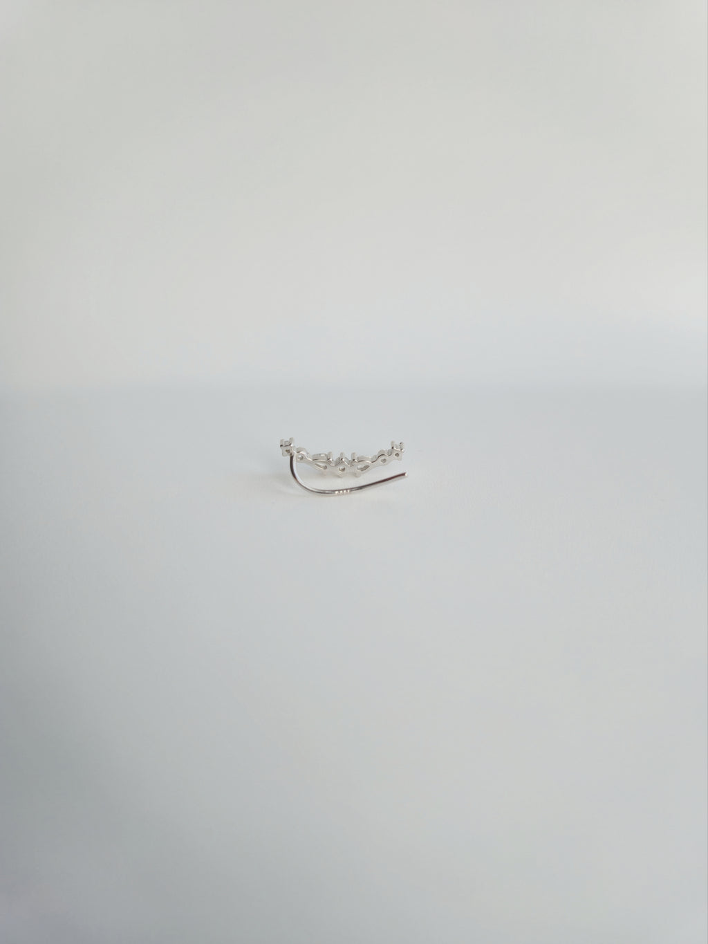 Boucle d'Oreille Halo Grimpante en Argent 925 et Zircons Gauche