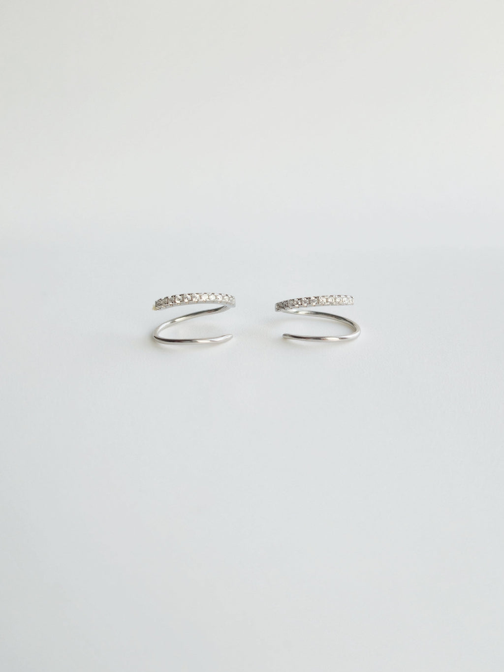 Boucle d'Oreille Double Anneaux Faux Perçing Argent et Zircon gauche