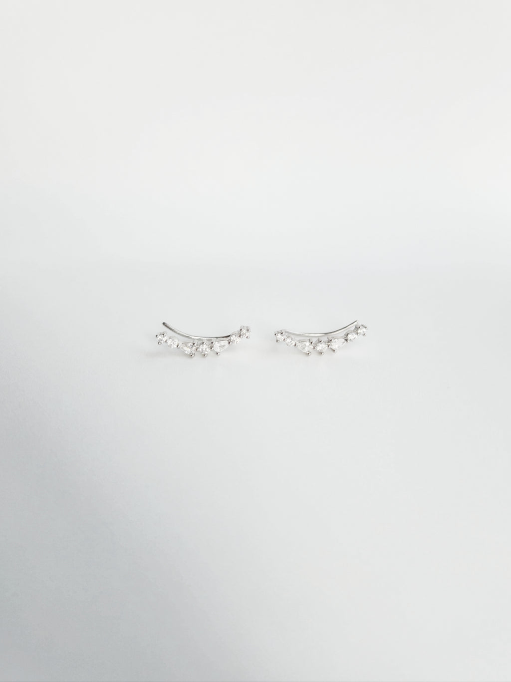 Boucle d'Oreille Halo Grimpante en Argent 925 et Zircons Gauche