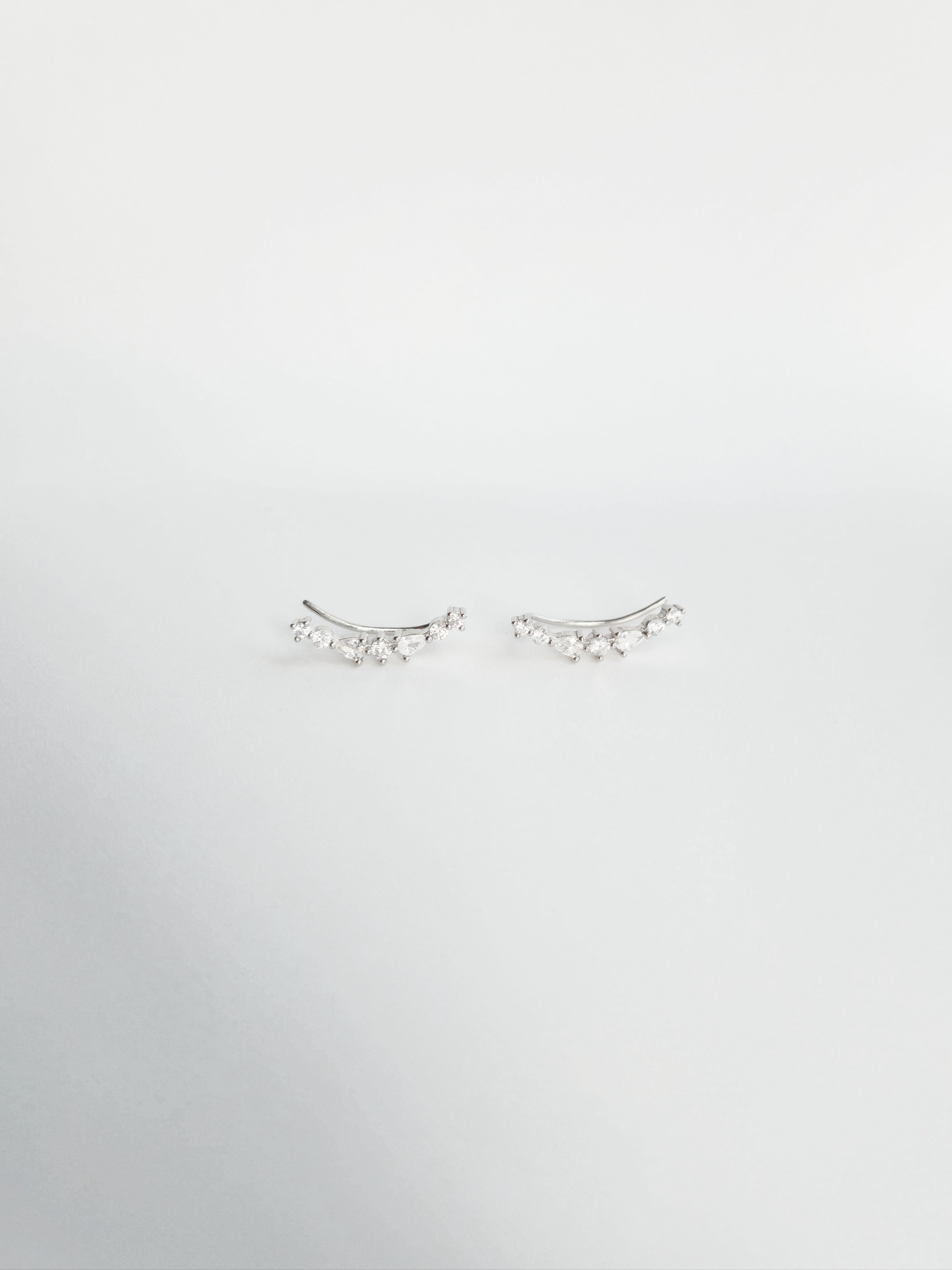 Boucle d'Oreille Halo Grimpante en Argent 925 et Zircons Gauche