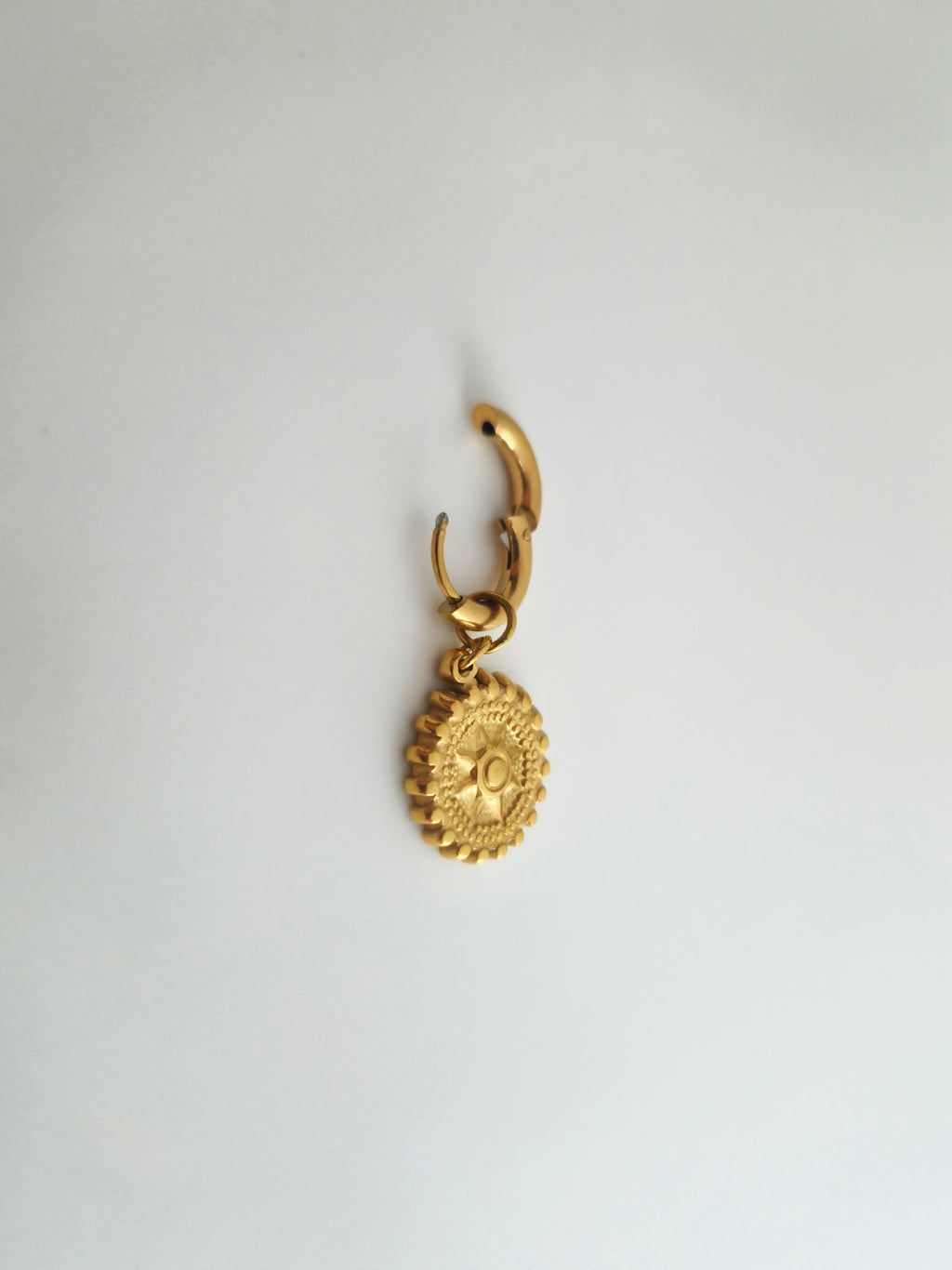 Charm Rond Étoile en Acier Inoxydable Doré
