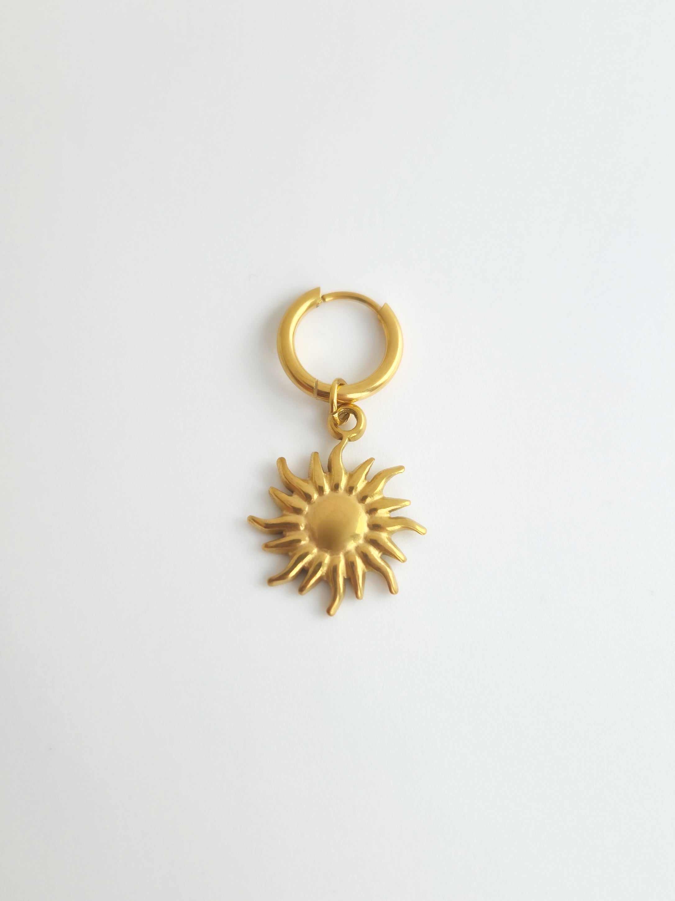 Charm Soleil en Acier Inoxydable Doré