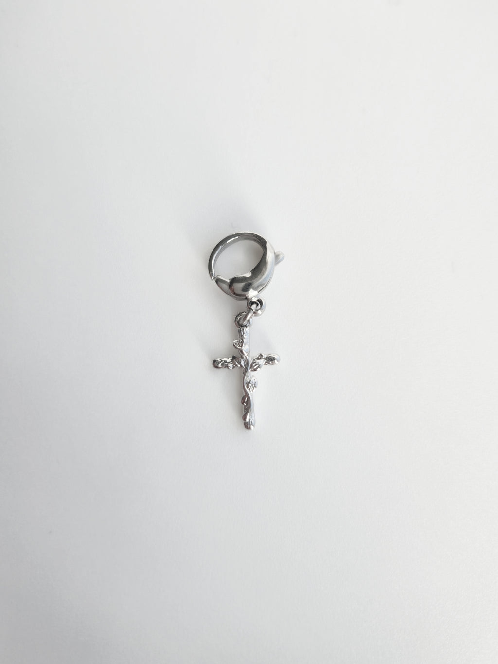 Charm Croix avec rose en Acier Inoxydable
