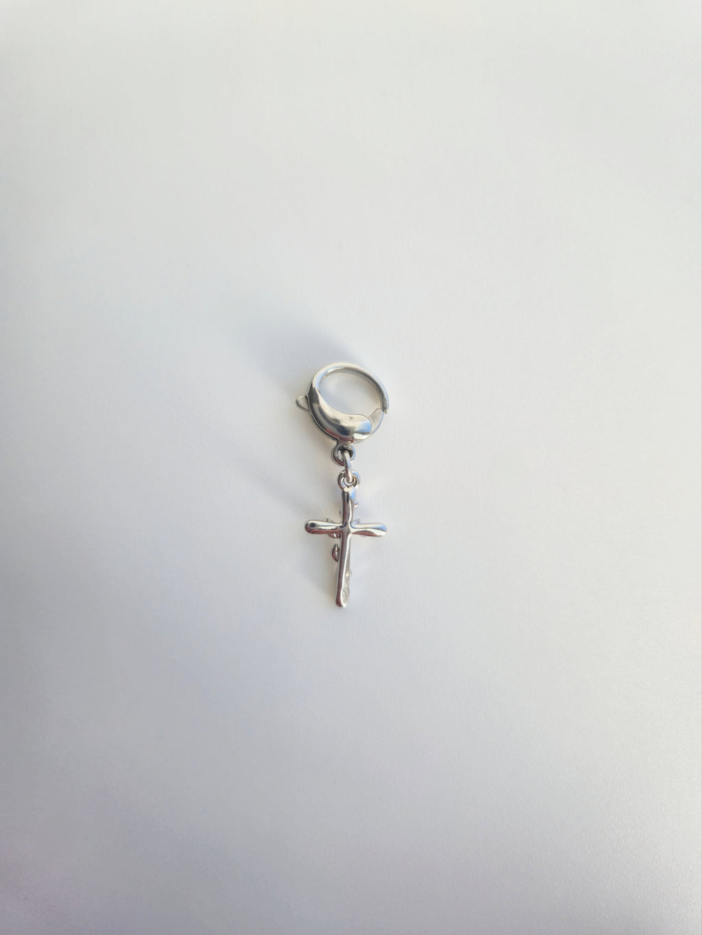 Charm Croix avec rose en Acier Inoxydable