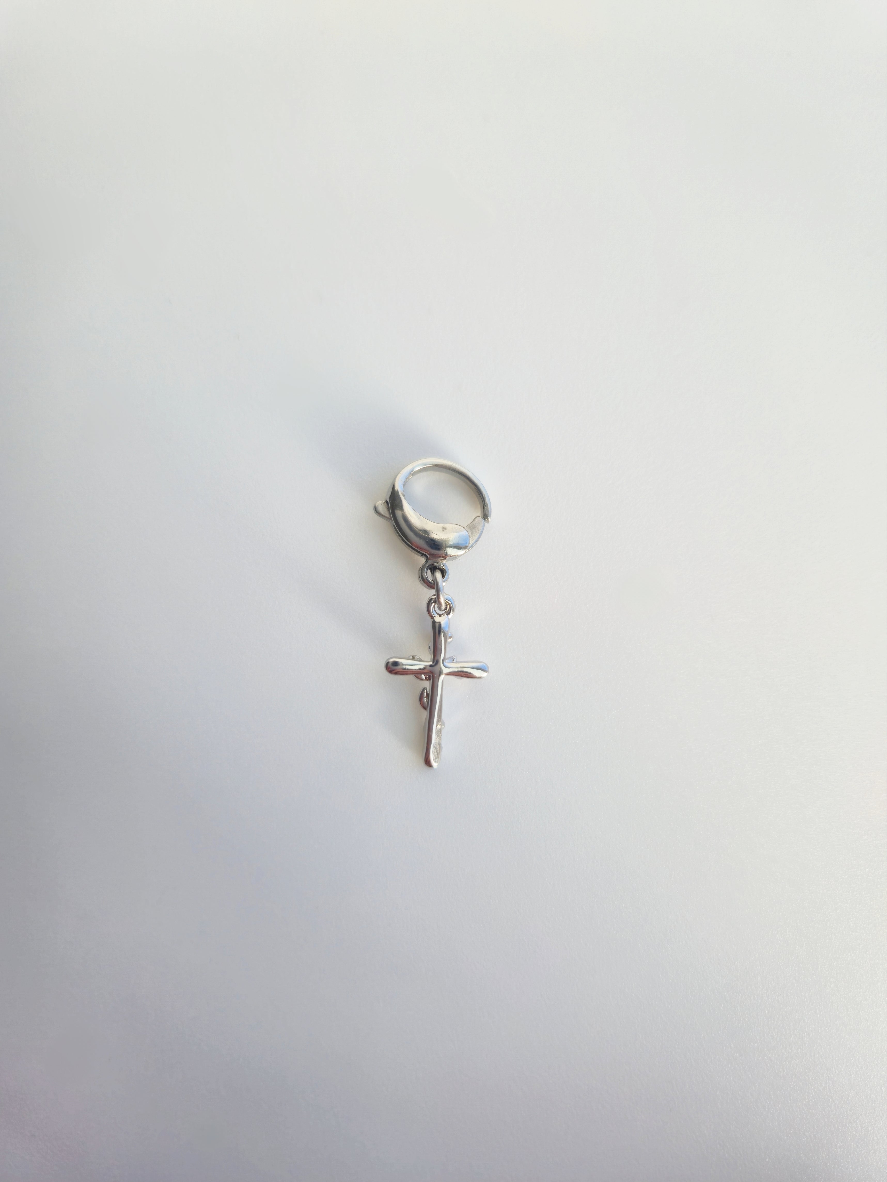 Charm Croix avec rose en Acier Inoxydable