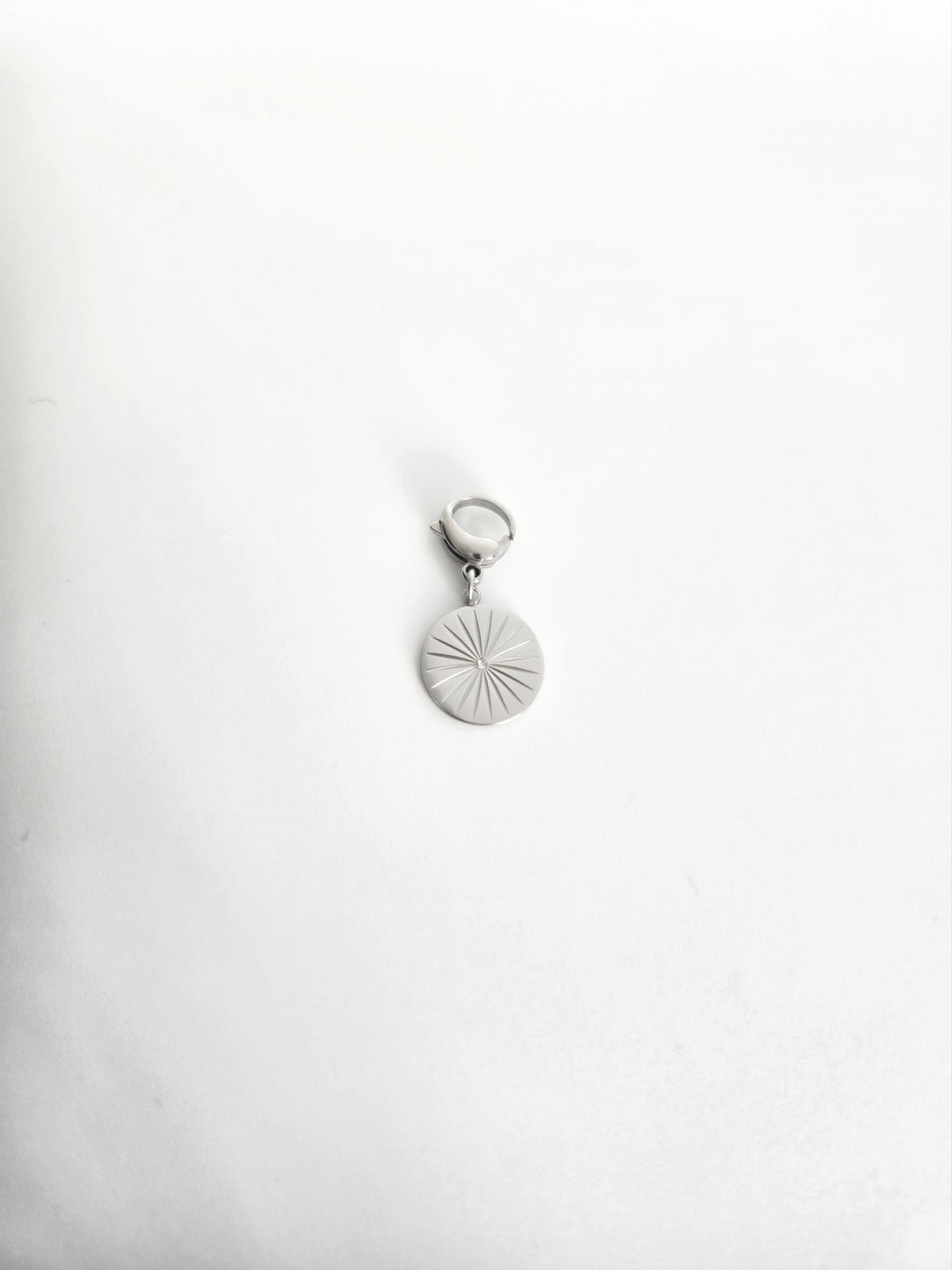 Charm rond avec étoile et strass en Acier Inoxydable