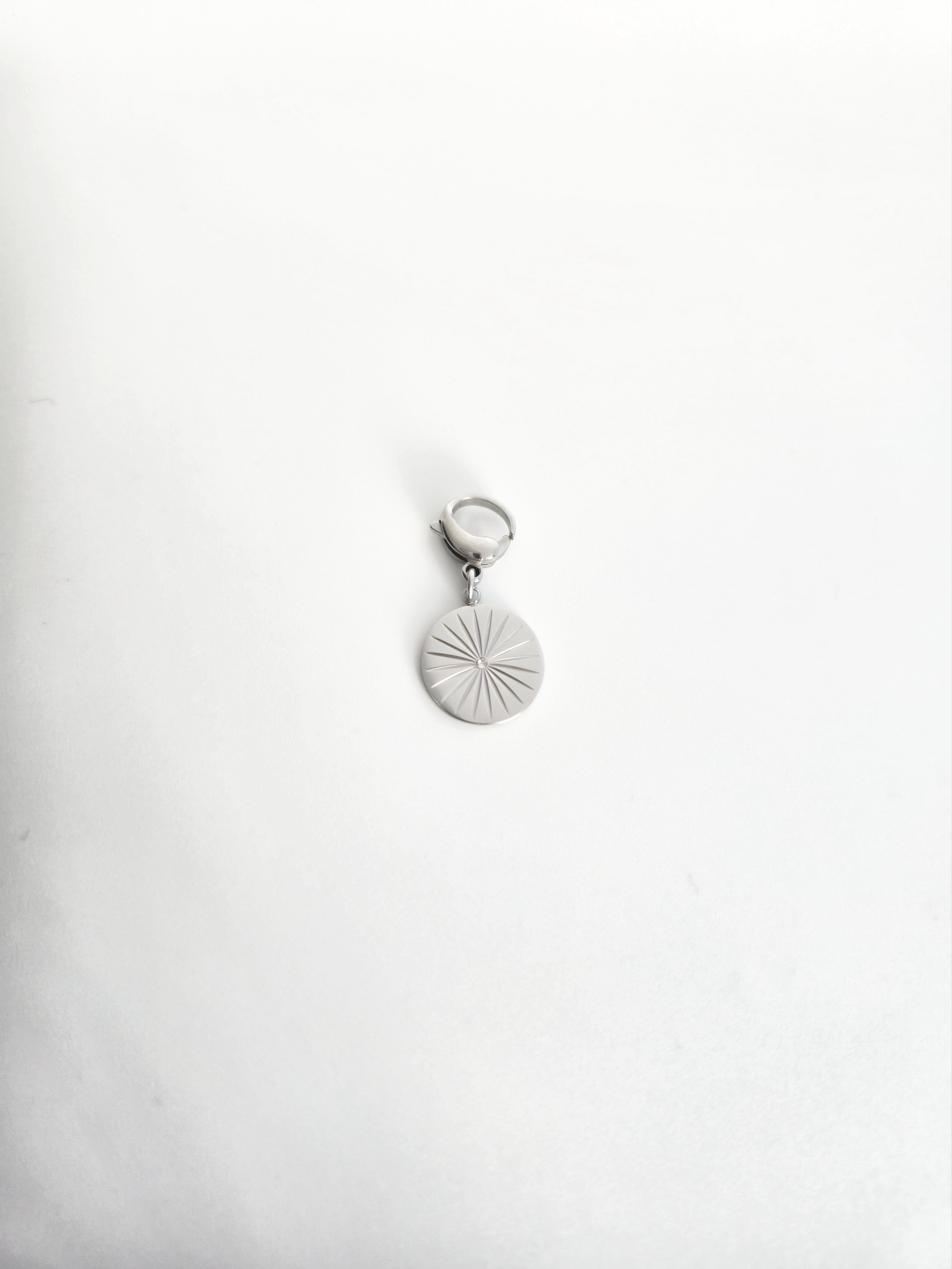 Charm rond avec étoile et strass en Acier Inoxydable