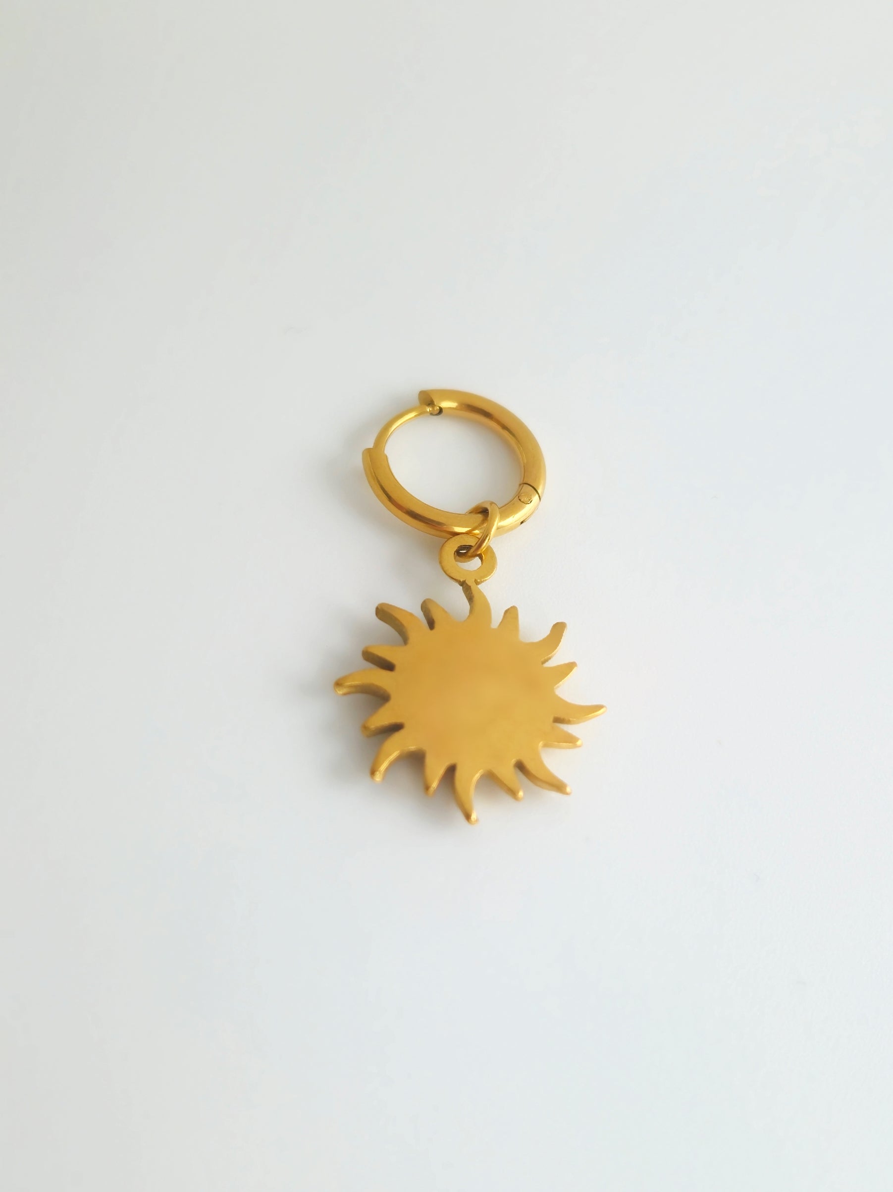 Charm Soleil en Acier Inoxydable Doré