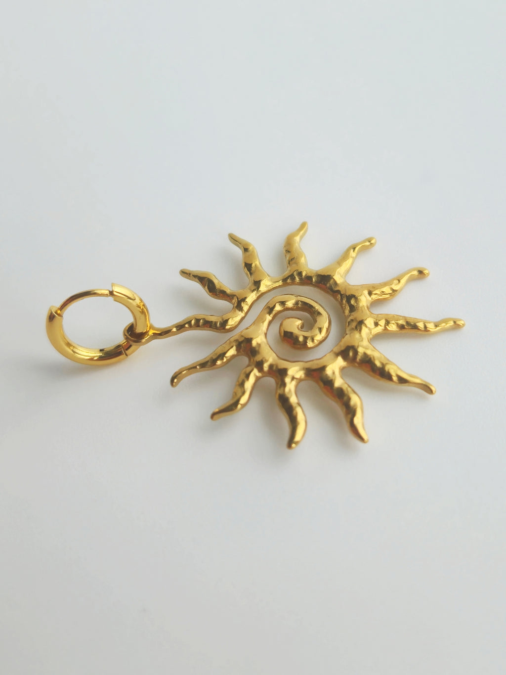 Charm Grand Soleil en Acier Inoxydable Doré