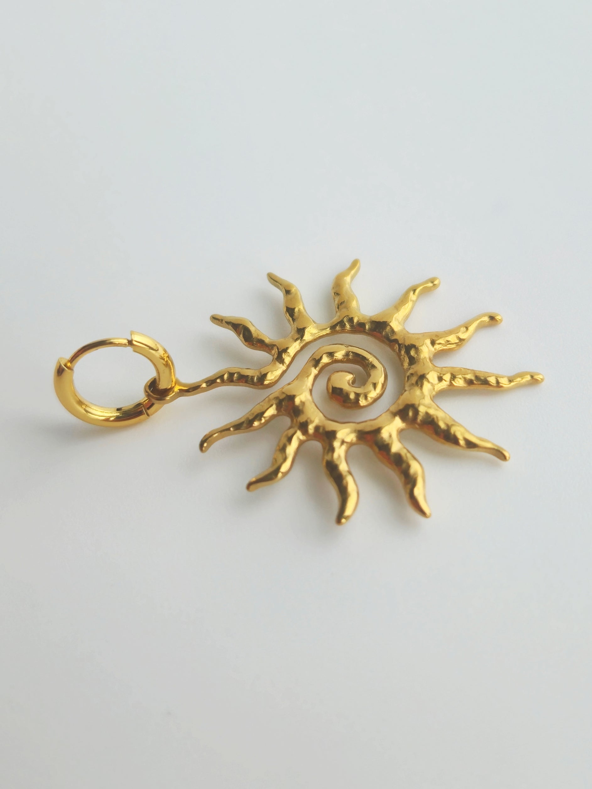 Charm Grand Soleil en Acier Inoxydable Doré
